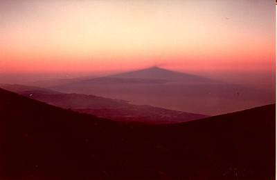 Etna's shadow, 11 February 1998