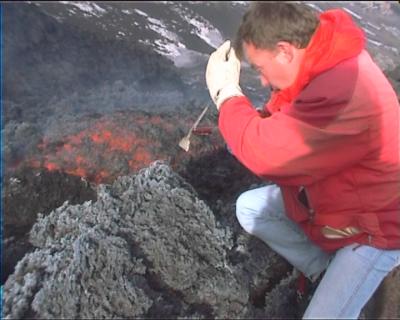 30 November 2000 - new lava flow at SE Crater